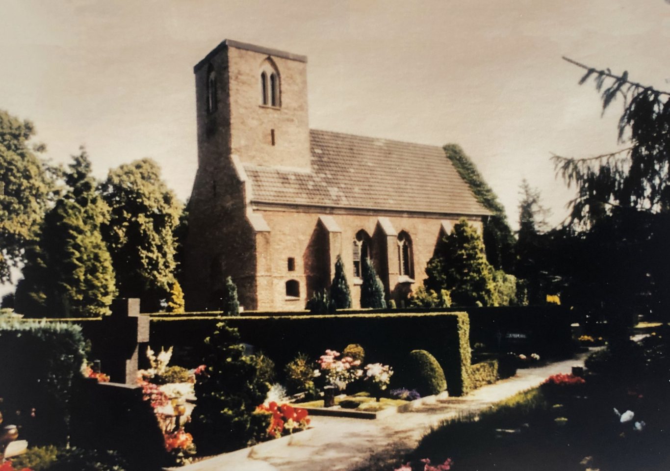 alte Kirche ohne Kirchturm